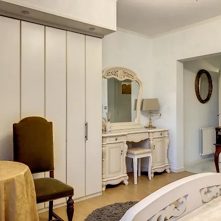 Trianon *