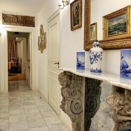 Trianon *